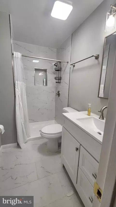 Bath - 12912 Middlevale Ln, Silver Spring, MD 20906 photo 4 of 5