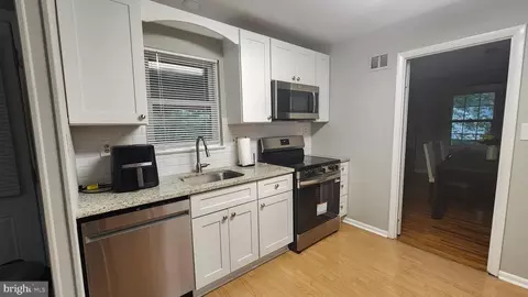 Entry Way - 12912 Middlevale Ln, Silver Spring, MD 20906 photo 1 of 4