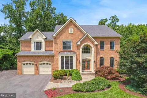 7909 Paloma Ct, Bethesda, MD 20817