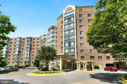 3005 S Leisure World Blvd #226, Silver Spring, MD 20906