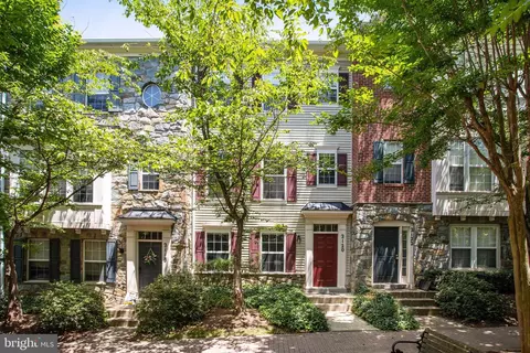 2120 Darcy Green Pl, Silver Spring, MD 20910