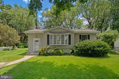 13015 Saint Charles Pl, Rockville, MD 20853