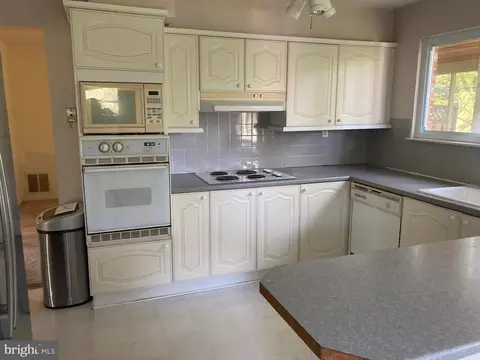 306 Charlton Ct, Silver Spring, MD 20902 photo 2