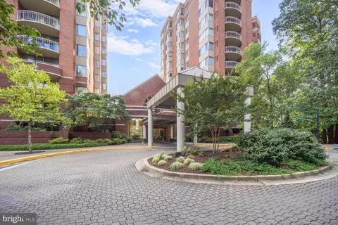 5802 Nicholson Ln #2-L05, Rockville, MD 20852