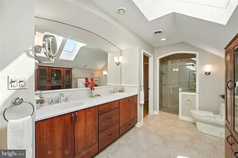 Bath - 508 Vierling Dr, Silver Spring, MD 20904 photo 2 of 10