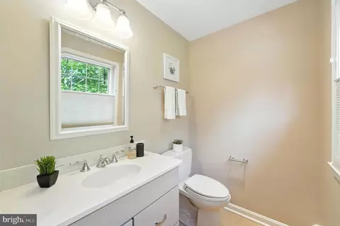 Bath - 508 Vierling Dr, Silver Spring, MD 20904 photo 7 of 10