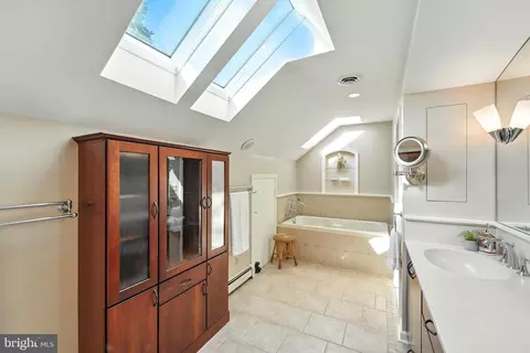Bath - 508 Vierling Dr, Silver Spring, MD 20904 photo 4 of 10