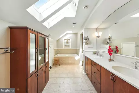 Bath - 508 Vierling Dr, Silver Spring, MD 20904 photo 3 of 10
