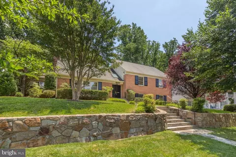 6237 Clearwood Rd, Bethesda, MD 20817