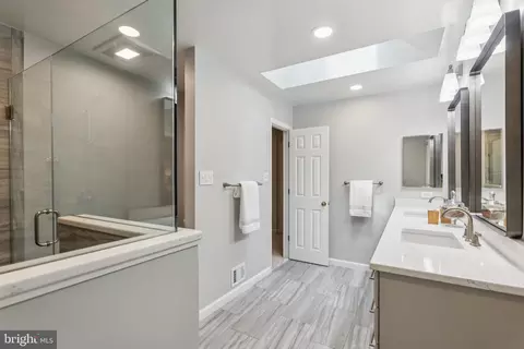 Bath - 15313 Watergate Rd, Silver Spring, MD 20905 photo 3 of 5