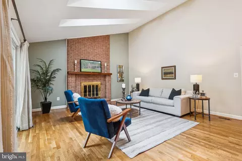 Living - 15313 Watergate Rd, Silver Spring, MD 20905 photo 2 of 6