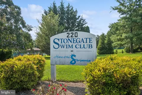 Exterior - 15313 Watergate Rd, Silver Spring, MD 20905 photo 4 of 6