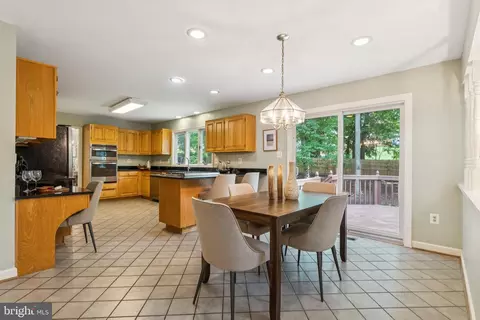 Dining - 15313 Watergate Rd, Silver Spring, MD 20905 photo 2 of 4