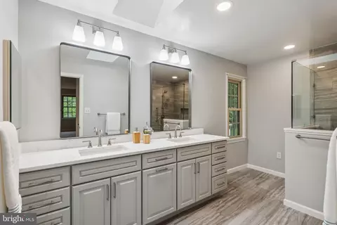 Bath - 15313 Watergate Rd, Silver Spring, MD 20905 photo 1 of 5