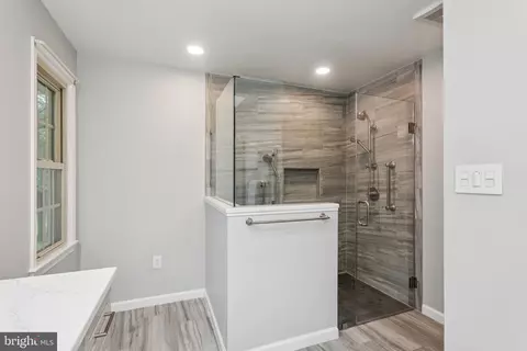 Bath - 15313 Watergate Rd, Silver Spring, MD 20905 photo 4 of 5