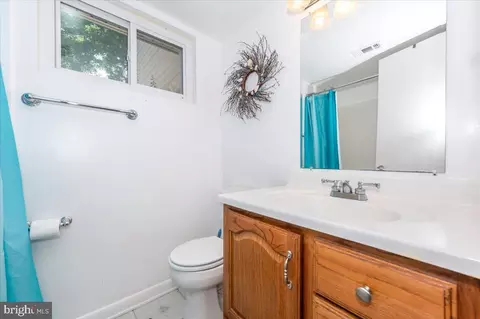 Bath - 10113 Day Ave, Silver Spring, MD 20910 photo 2 of 3