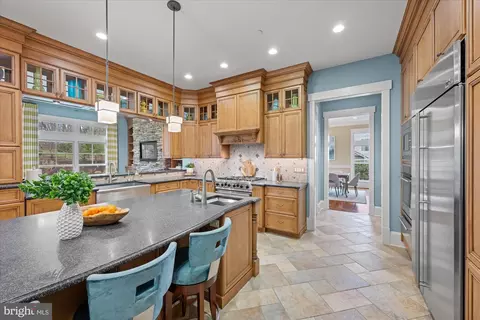 Kitchen - 9414 Thrush Ln, Potomac, MD 20854 photo 4 of 6
