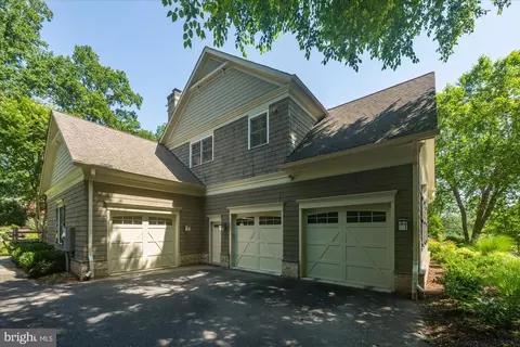 Exterior - 9414 Thrush Ln, Potomac, MD 20854 photo 8 of 8