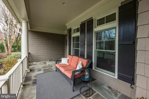 Exterior - 9414 Thrush Ln, Potomac, MD 20854 photo 3 of 8