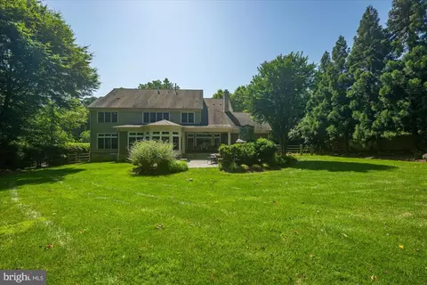 Exterior - 9414 Thrush Ln, Potomac, MD 20854 photo 7 of 8