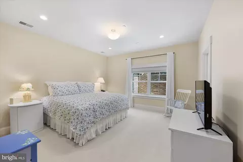 Bedroom - 9414 Thrush Ln, Potomac, MD 20854 photo 5 of 5