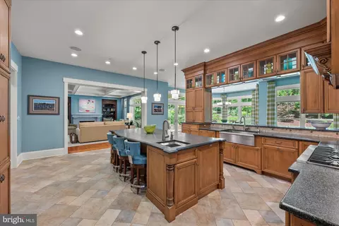 Kitchen - 9414 Thrush Ln, Potomac, MD 20854 photo 2 of 6