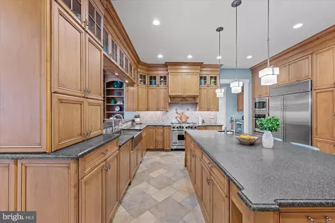 Kitchen - 9414 Thrush Ln, Potomac, MD 20854 photo 3 of 6