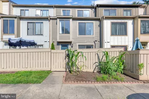 9441 Chadburn Pl, Gaithersburg, MD 20886