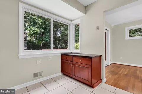 10412 Leslie Ct, Silver Spring, MD 20902 photo 9