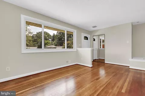 10412 Leslie Ct, Silver Spring, MD 20902 photo 3