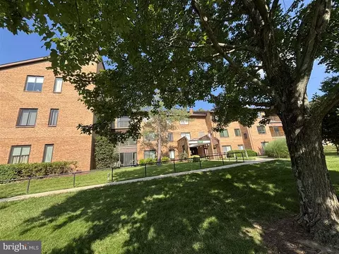 15301 Pine Orchard Dr #86-2K, Silver Spring, MD 20906