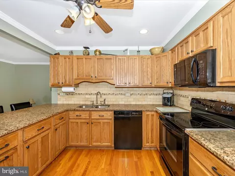 10109 Johns Dr, Damascus, MD 20872 photo 19