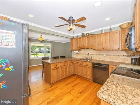 10109 Johns Dr, Damascus, MD 20872 photo 18