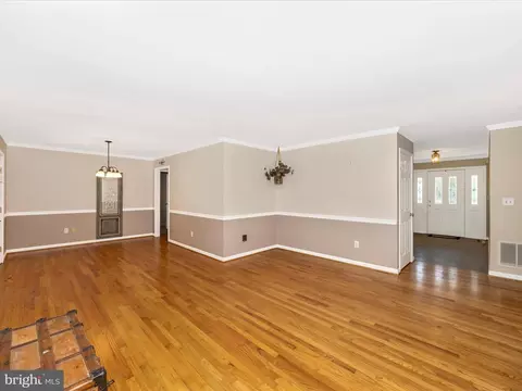 10109 Johns Dr, Damascus, MD 20872 photo 8