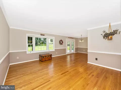 10109 Johns Dr, Damascus, MD 20872 photo 5