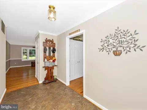 10109 Johns Dr, Damascus, MD 20872 photo 4