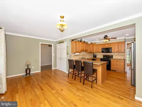 10109 Johns Dr, Damascus, MD 20872 photo 13