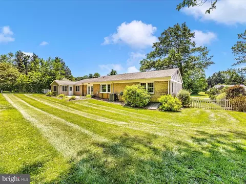 10109 Johns Dr, Damascus, MD 20872 photo 47