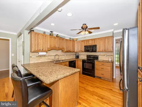 10109 Johns Dr, Damascus, MD 20872 photo 17