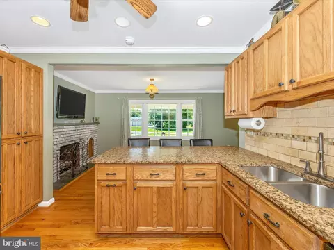 10109 Johns Dr, Damascus, MD 20872 photo 21