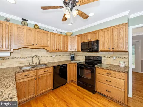 10109 Johns Dr, Damascus, MD 20872 photo 20