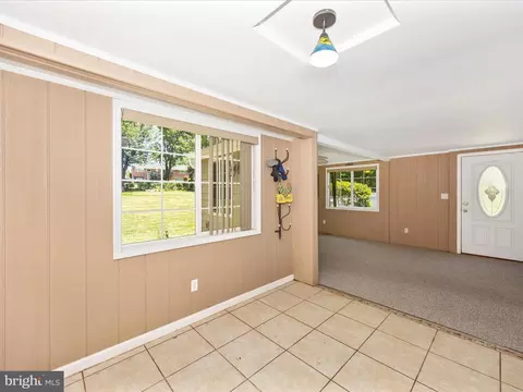 10109 Johns Dr, Damascus, MD 20872 photo 25