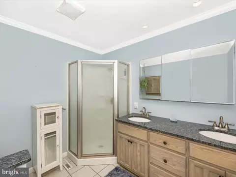 10109 Johns Dr, Damascus, MD 20872 photo 29