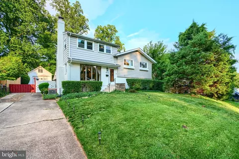 9713 Holmhurst Rd, Bethesda, MD 20817