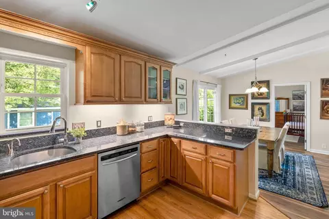 Kitchen - 24700 Etchison Dr, Gaithersburg, MD 20882 photo 5 of 5