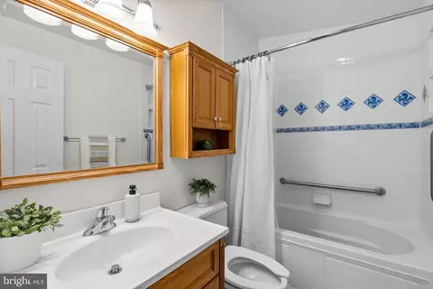 Bath - 24700 Etchison Dr, Gaithersburg, MD 20882 photo 1 of 1