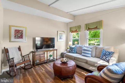 Living - 24700 Etchison Dr, Gaithersburg, MD 20882 photo 2 of 3