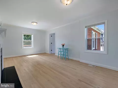 Living - 10109 Lorain Ave, Silver Spring, MD 20901 photo 2 of 3