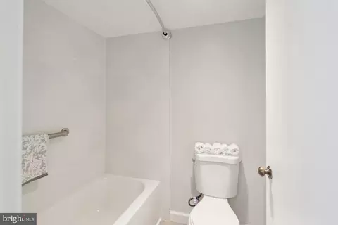 Bath - 15115 Interlachen Dr #3-415, Silver Spring, MD 20906 photo 1 of 2