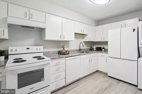 Kitchen - 15115 Interlachen Dr #3-415, Silver Spring, MD 20906 photo 1 of 3